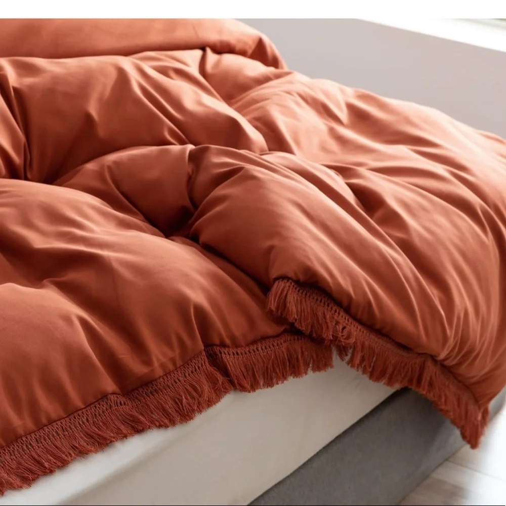 - - NEW RUST COLOR QUEEN SIZE Tassel comforter Set -NEW